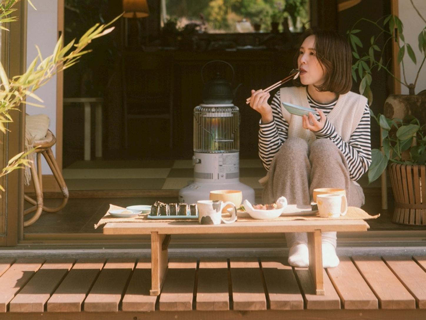 コーヒーを淹れる手元